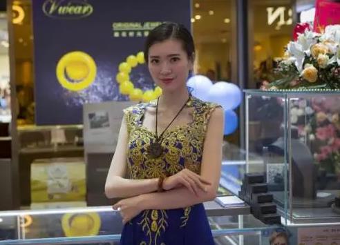 武汉蜜蜡实体专卖店：Vwear琥珀世茂店-湖北省武汉市武商世贸广场专柜,蜜蜡网
