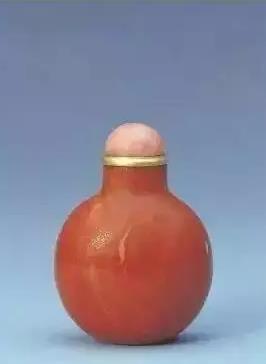 清中期蜜蜡鼻烟壶：藏于故宫博物院珍宝馆-鼻烟壶蜜蜡质，颜色黄红,蜜蜡网