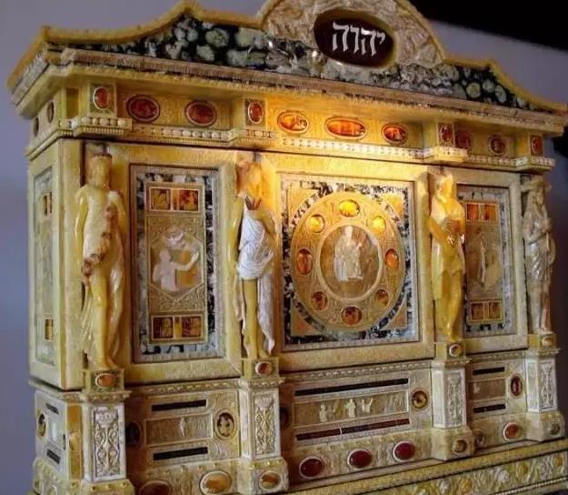 单一的最大蜜蜡琥珀制品：波兰收藏家卢茨扬的琥珀柜 重量950公斤,蜜蜡网